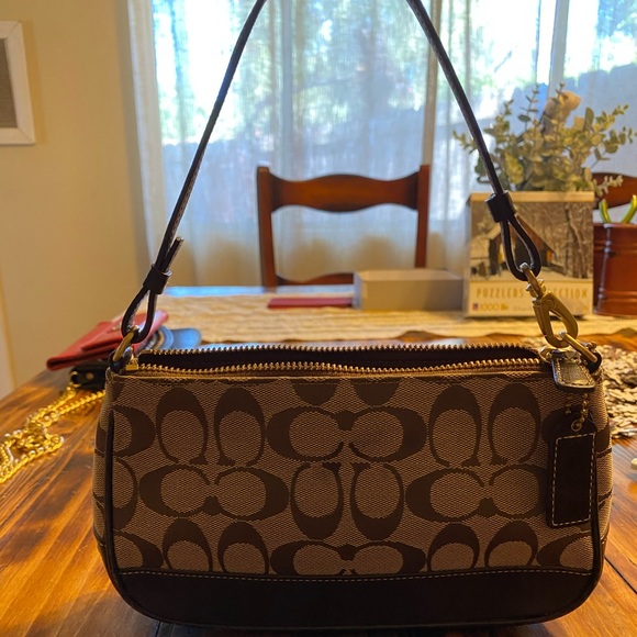Coach small purse - Picture 1 of 3